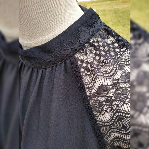 WhoWhatWear Lace Sleeve Blouse M - Picture 3 of 5
